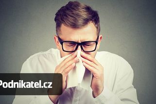 Na neschopence můžete přijít o peníze, i když vás kontrola zastihne doma